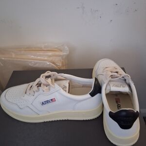 Autry Men's Cream and Black Sneakers